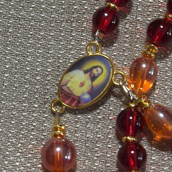 Handmade Rosary. Red and orange glass beads and gold metal pieces. - Picture 5 of 5